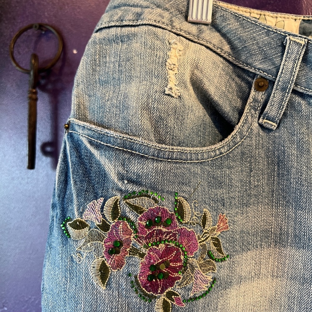 Beautiful embroidered jeans - never worn (no tags) - Picture 3 of 9